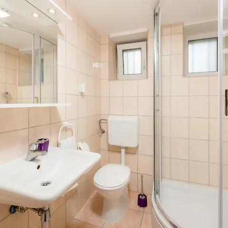 Medak City Center Nena * Split